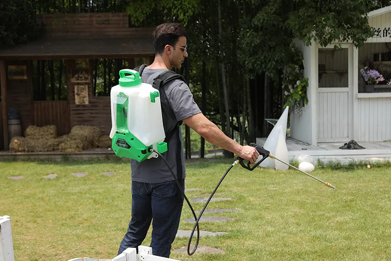 15L Backpack Sprayer Diaphragm Pump with 18V 2.6A Battery