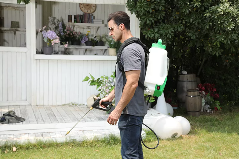 15L Knapsack Sprayer Diaphragm Pump with 18V 2.6A Battery